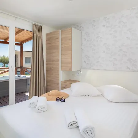 Parco vacanze Mobile Homes Camp Galeb 3*