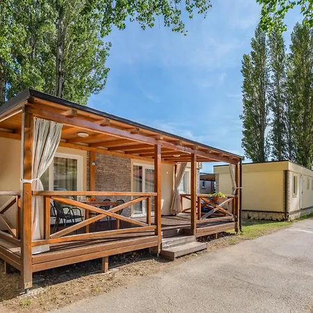 Parco vacanze Mobile Homes Camp Galeb 3*