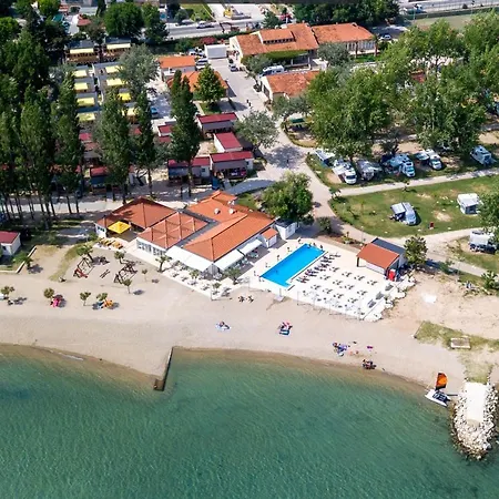 Parco vacanze Mobile Homes Camp Galeb 3*